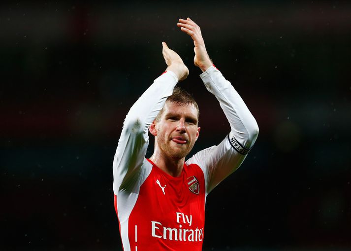Mertesacker er búinn að skora.