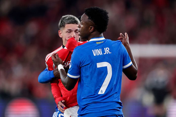 Gianluca Prestianni hélt fyrir munninn þegar hann lét niðrandi orð falla í garð Vinicius Junior.