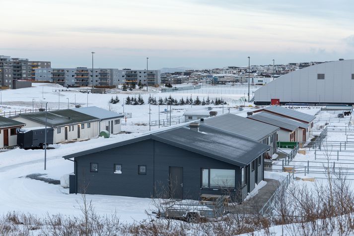 Slysið varð í hesthúsahverfinu að Heimsenda í Kópavogi.