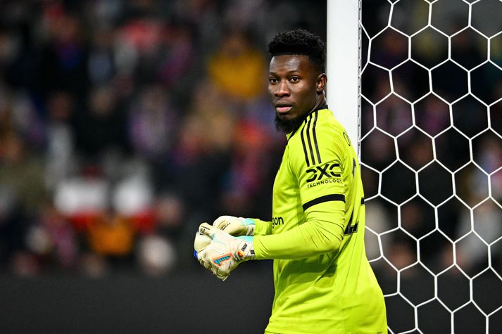 André Onana slapp með skrekkinn í Plzen í gær.