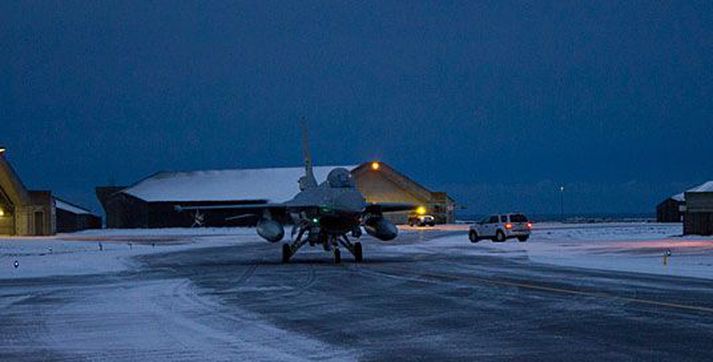 Norsk F-16 herþota í Keflavík.