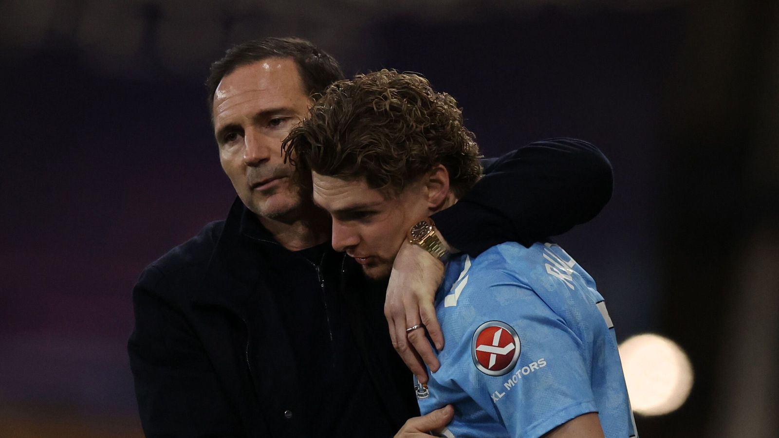 Vafa­samur vítaspyrnudómur stöðvaði ekki toppliðið