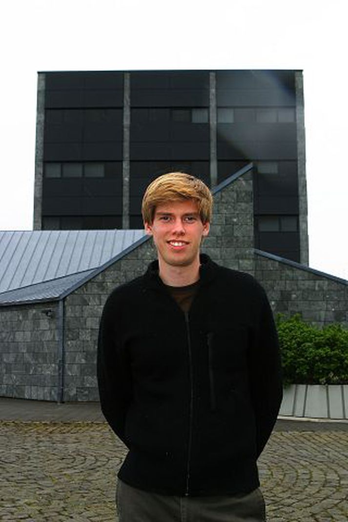 Sveiflur á raungengi í stærstu iðnríkjunum þróast með öðrum hætti en áður hefur verið talið.