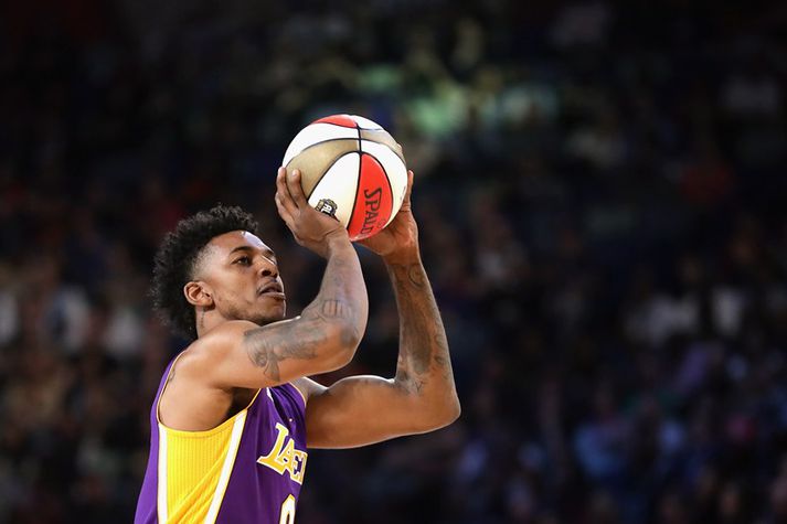 Young í leik með Lakers.