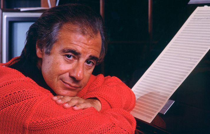 Schifrin í upptökuveri sínu í Los Angeles árið 1989.
