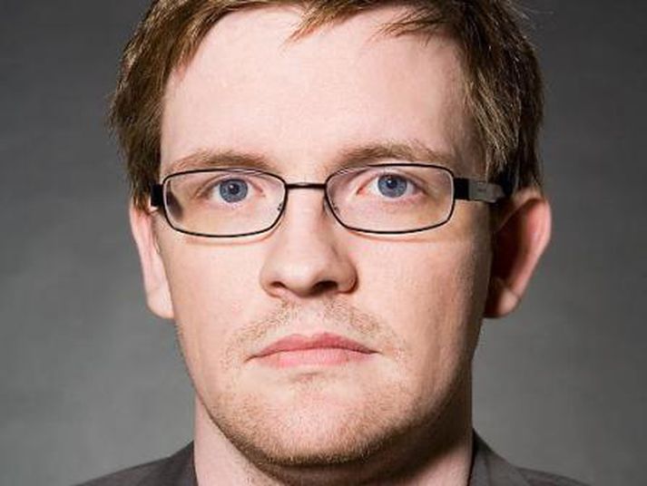 Rúnar Sigurður Sigurjónsson hrósa Lúðvíki fyrir að láta af störfum. Rúnar hafði safnað um 1000 undirskriftum gegn bæjarstjóranum.