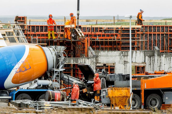 Íslandsbanki spyr hvort stöðugleiki í hagkerfinu sé úti.