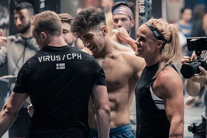 Sara Sigmundsdóttir með félögum sínum í liðinu "TeamFoodspring“ en það voru þeir Björgvin Karl Guðmundsson og Leonardo Grottino.