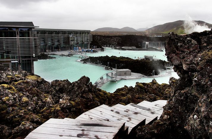 Starfsmenn Bláa lónsins voru 627 talsins um síðustu áramót og á síðasta ári var tekið á móti 1,3 milljónum gesta,  samkvæmt ársreikningi. Launakostnaður er stærstur hluti rekstrarkostnaðar fyrirtækisins.