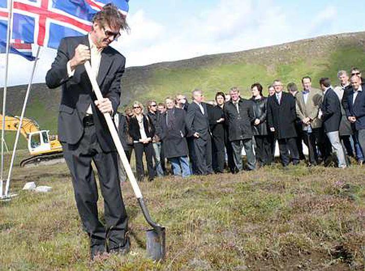 Stutt er síðan Jón Ólafsson tók skóflustungu að nýrri vatnsverksmiðju í Þorlákshöfn.