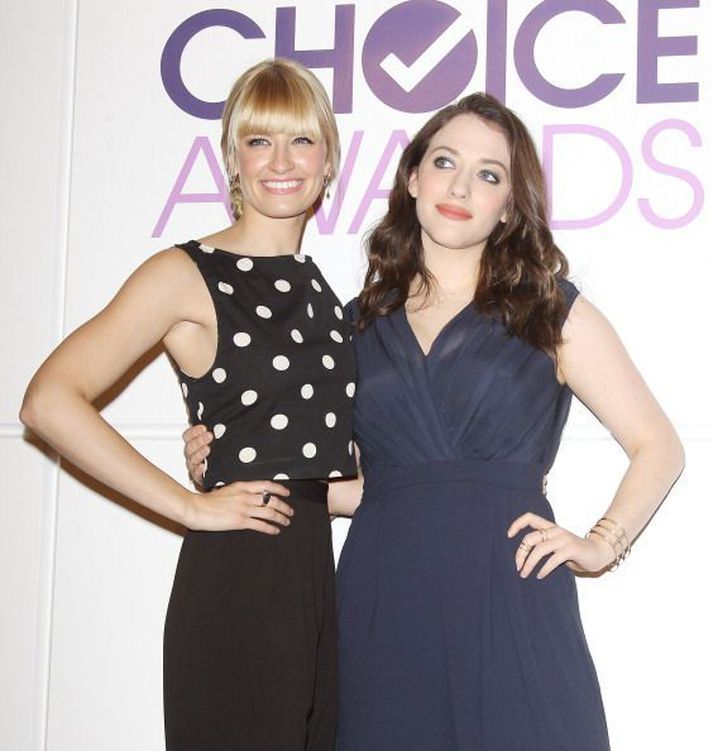 Kat Dennings og Beth Behrs