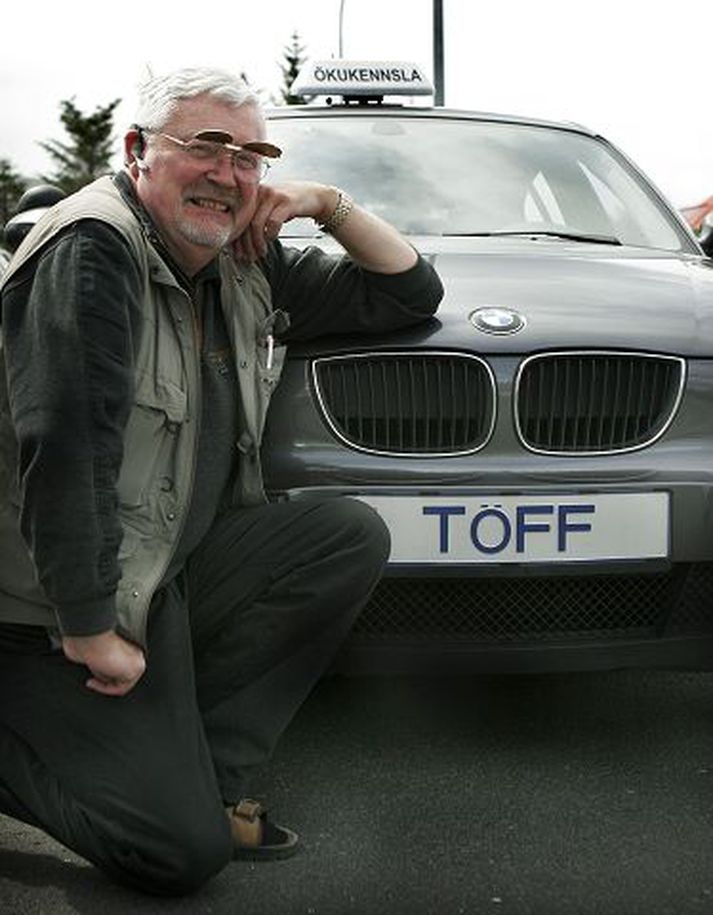 TÖFF Snorri Bjarnason hefur verið ökukennari í 36 ár en tvö ár eru liðin frá því að hann fékk sér einkanúmerið áberandi. 
 