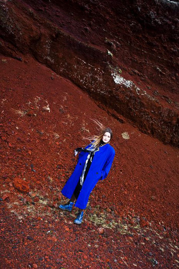 Hildur Yeoman býst við því að fatalínan Yulia komi í verslanir í haust, en það er í fyrsta sinn sem hún setur fatalínu sína í framleiðslu.