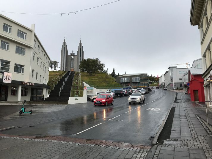 Árásin átti sér stað á Hamarskotstúni á Akureyri í júní síðastliðnum.