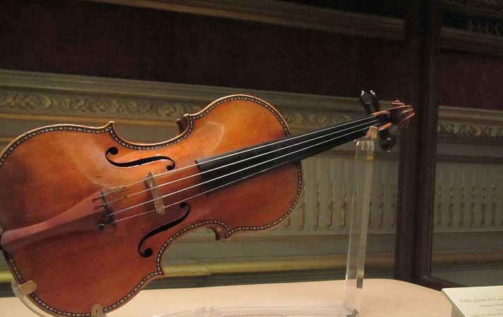 Stradivarius-fiðla í eigu spænsku konungsfjölskyldunnar.