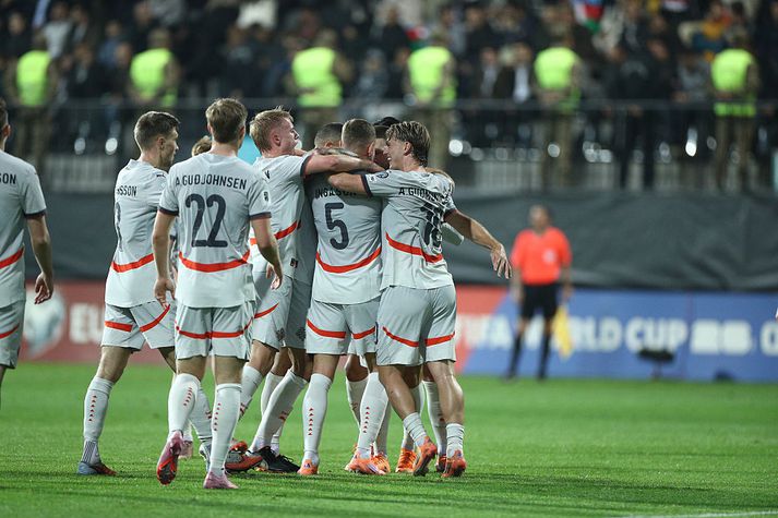 Strákarnir okkar fögnuðu vel eftir að Sverrir Ingi Ingason kom Íslandi í 2-0 gegn Aserum.