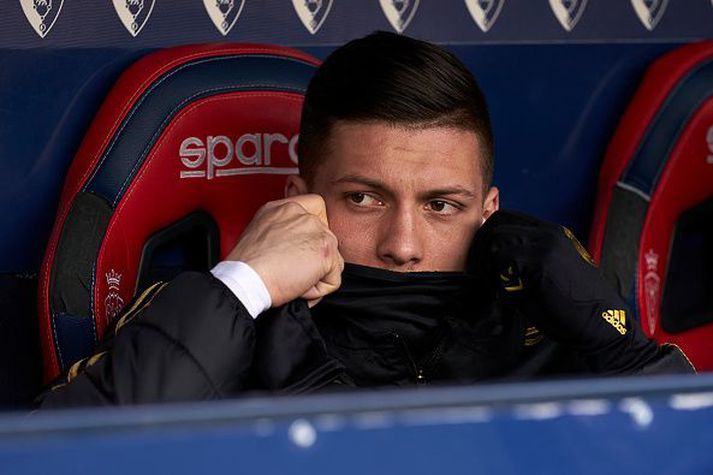 Luka Jovic á varamannabekknum hjá Real fyrr í vetur.