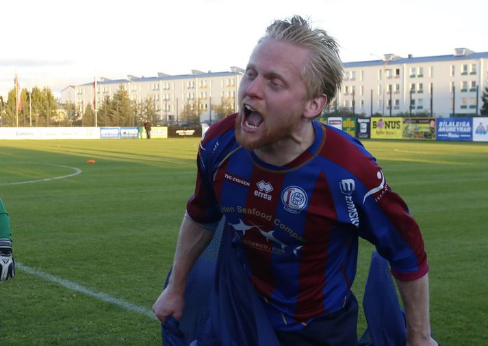 Brynjar Hlöðversson fagnar sæti í Pepsi-deildinni með Leikni.