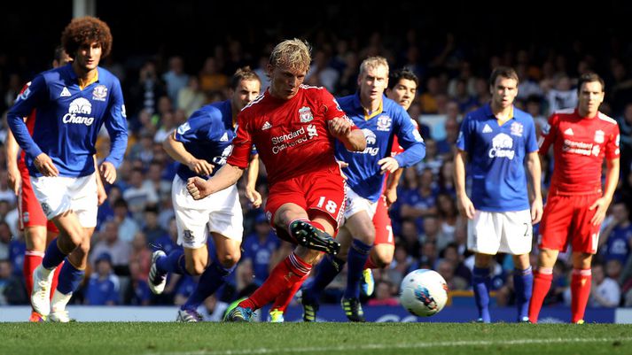 Dirk Kuyt sést hér taka vítið.