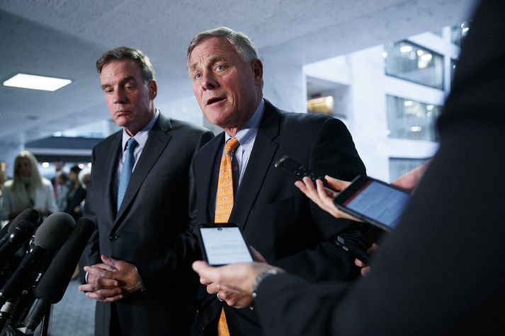 Richard Burr, formaður leyniþjónustunefndar öldungadeildarinnar, og Mark Warner, varaformaður.