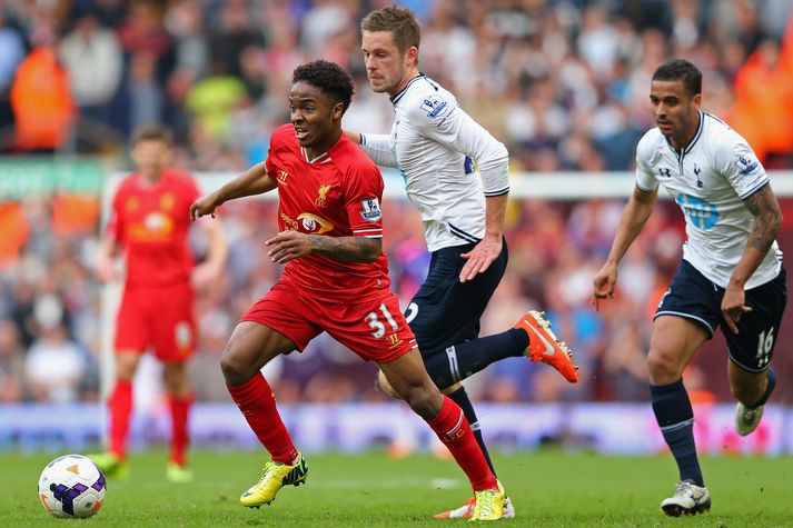 Gylfi í baráttunni gegn Liverpool.