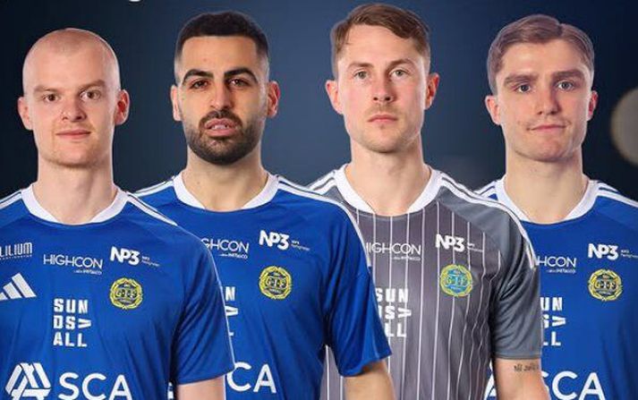 Sundsvall-leikmennirnir Marc Manchón, Jonas Olsson, Lucas Forsberg og Jakob Hedenquist fögnuðu sigri í fyrstu umferð en það tók næstum því sólarhring að klára leikinn.