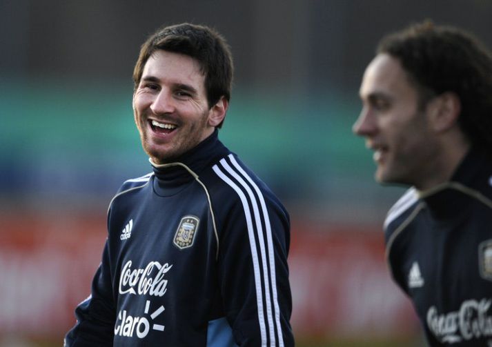Messi og Gabriel Milito á æfingu með landsliði Argentínu