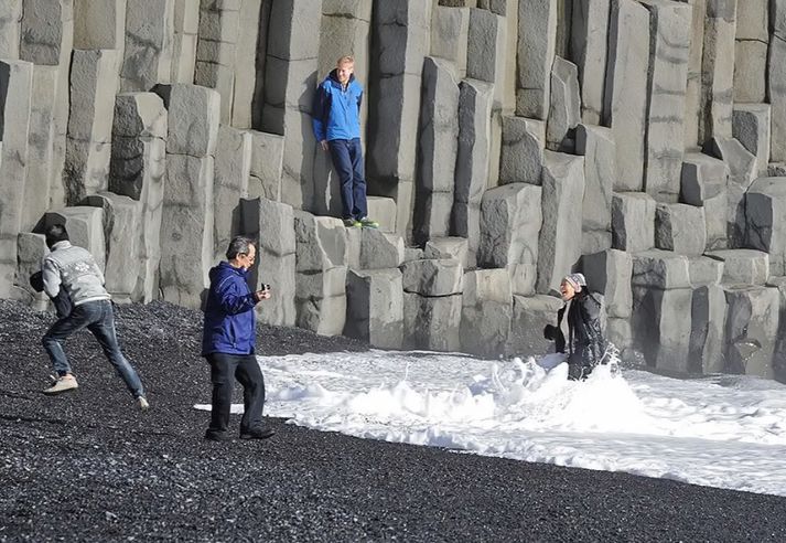 Börn sem voru að klifra í stuðlaberginu sluppu naumlega.