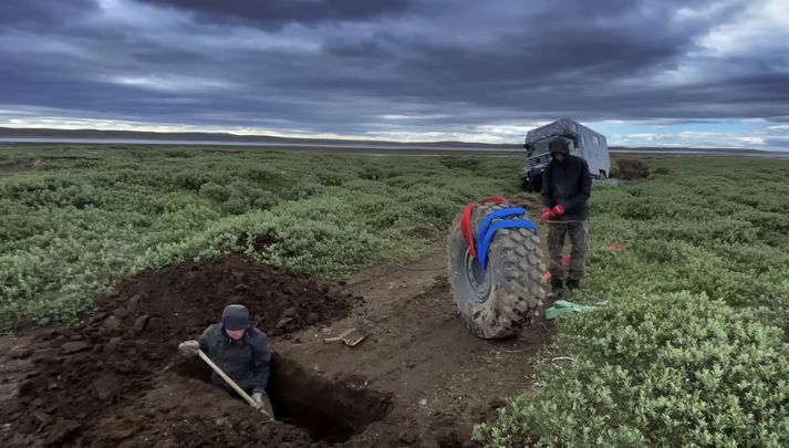 Úr myndbandi þýsks ferðamanns sem festi fjórtán tonna hertrukk á fáförnum slóða í Þjórsárverum.