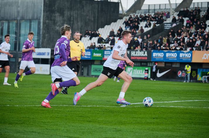 Sigurður Bjartur Hallsson, hér á ferð gegn sínu gamla liði KR, skoraði stórkostlegt mark í dag.