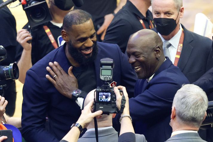 Það fór vel á með þeim Michael Jordan og LeBron James þegar þeir hittust á Stjörnuleikshelginni.