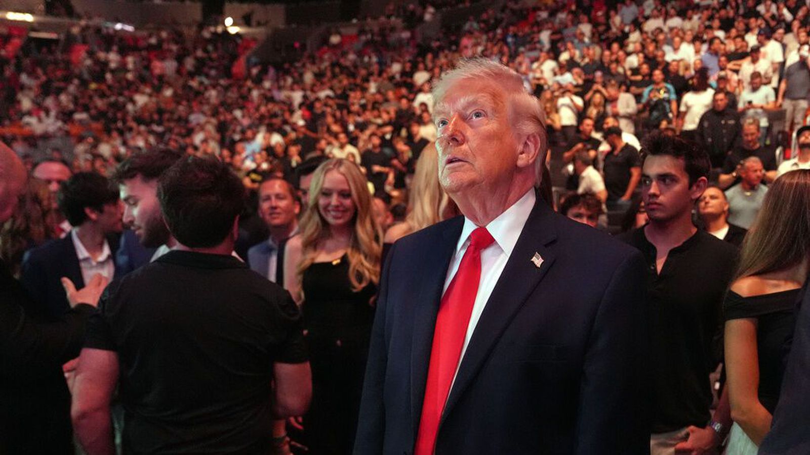 Trump setur blátt bann við siglingum um Hormússund