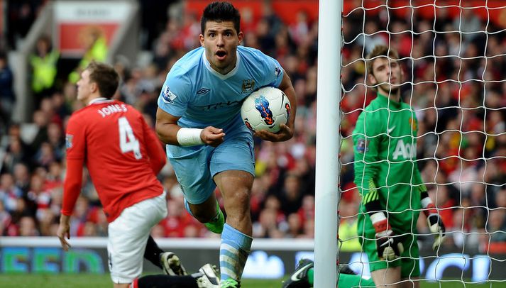 Sergio Agüero fagnar hér þriðja markinu.