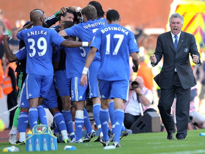 Carlo Ancelotti, stjóri Chelsea, fagnaði sigrinum á Stoke.