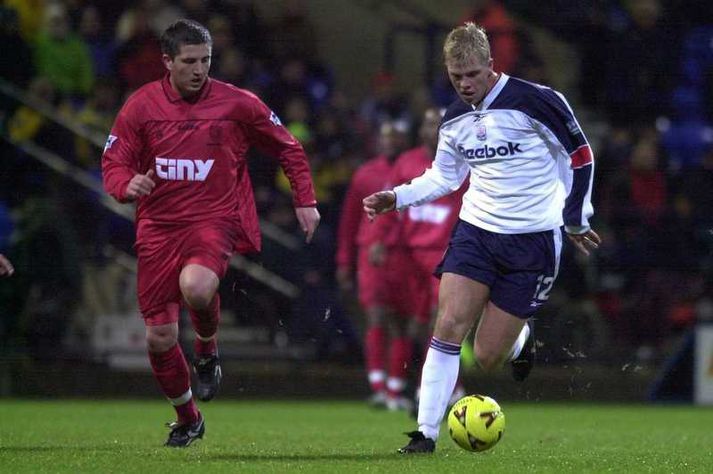 Eiður Smári í leik gegn Wimbledon þegar hann spilaði síðast með Bolton.