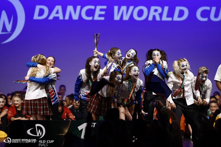 Atriði Danskompanísins, Class Clowns, vann flokkinn „Junior Small Group Commercial“ og fékk boð á lokakeppnina „Grand Finals“ á laugardaginn.