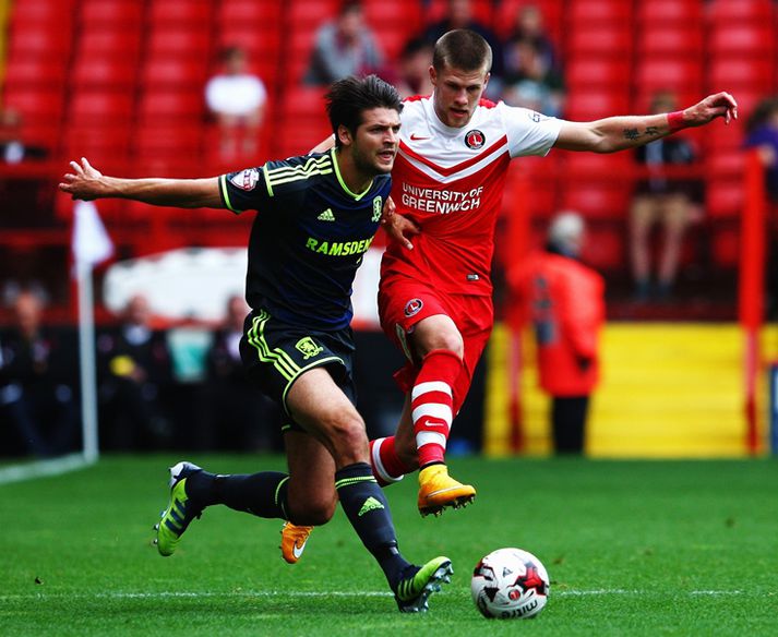 Jóhann í leik með Charlton.