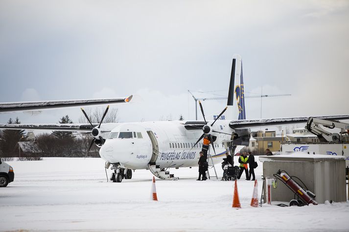 Flugfélag Íslands hefur aflýst öllu innanlandsflugi vegna veðurs.