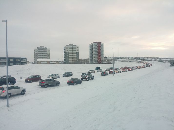 Miklar tafir urðu á umferð í Kópavogi í morgun.