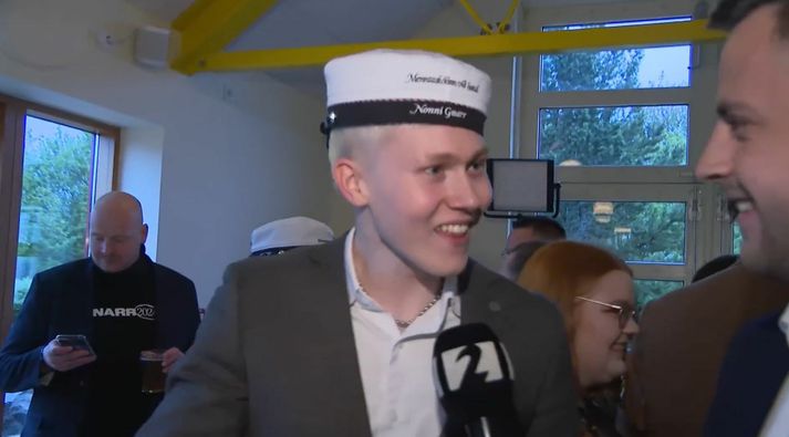Það er stuð og stemning hjá Nonna Gnarr í kvöld.