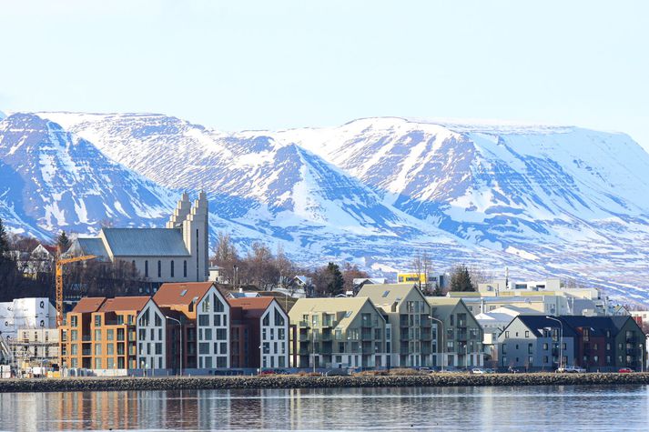 Óheimilt er að afhenda áfengi á helgidögum. 