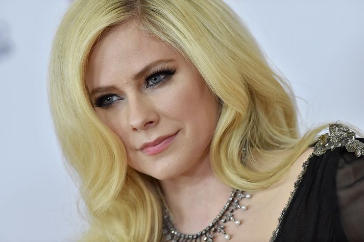 Avril Lavigne á að hafa dáið snemma á síðasta áratug samkvæmt orðróminum.