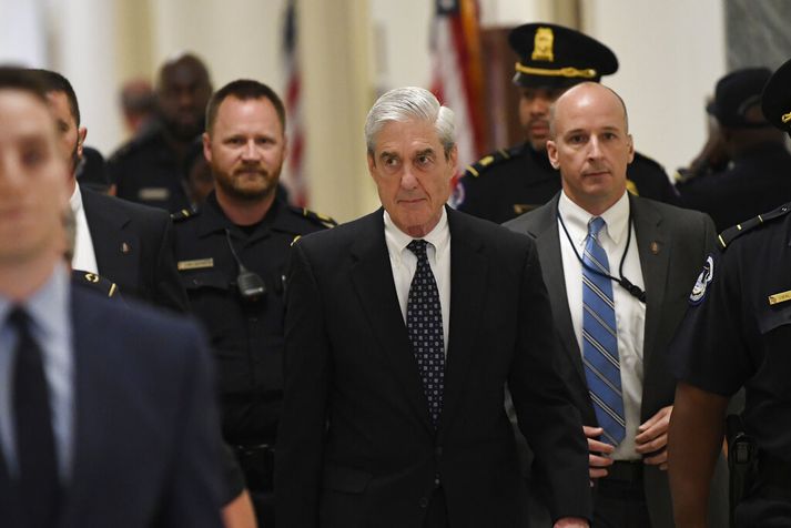 Mueller þegar hann mætti í þinghúsið nú í morgun.