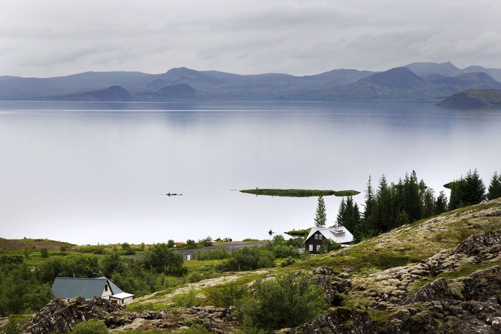 Hjónin voru við veiðar í vöðlum við Villingavatnsós þegar slysið varð. 