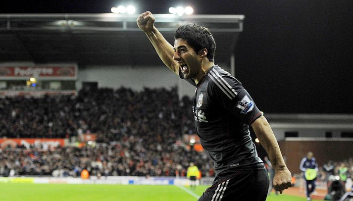 Luis Suarez fagnar í leiknum gegn Stoke í vikunni.