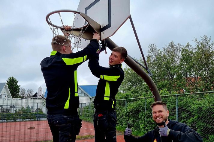 Körfurnar voru settar aftur upp við Seljaskóla í dag. 