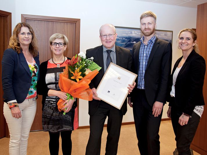 Ólafía B. Rafnsdóttir formaður VR, Jensína Valdimarsdóttir starfsmannastjóri Landmælinga Íslands, Magnús Guðmundsson forstjóri Landmælinga Íslands, Kjartan Ingvarsson frá Umhverfis- og auðlindarráðuneytinu og Unnur Guðríður Indriðadóttir frá  VR.