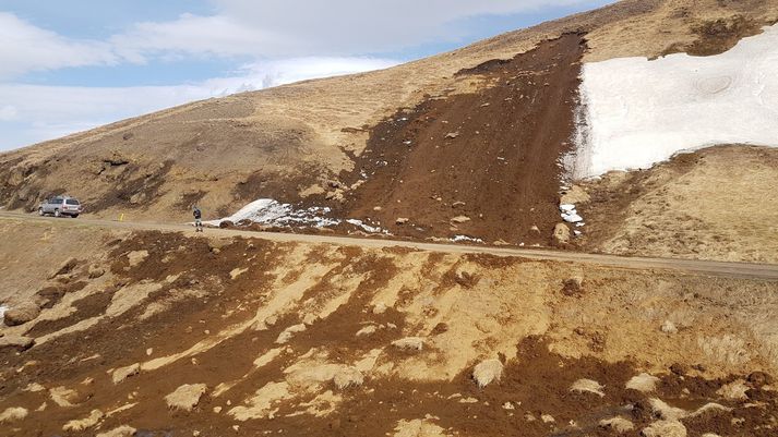 Aukin hætta er á aurskriðum og grjóthruni.