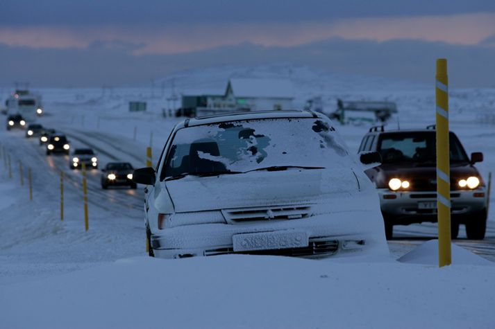 Á Suðurlandi er víða nokkur hálka eða hálkublettir. 