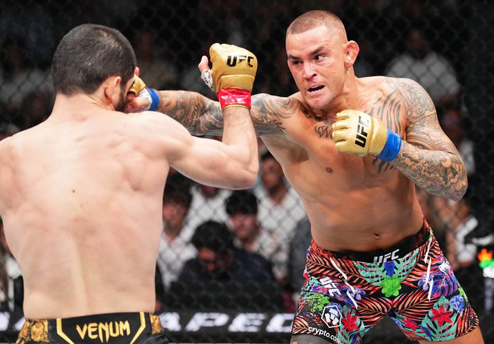 Dustin Poirier í bardaganum gegn Islam Makhachev.